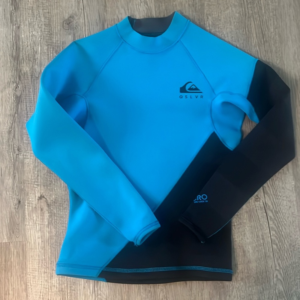 Quiksilver Boys Wetsuit Top size 12-14, Nice!